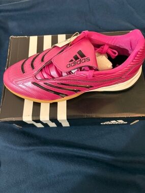 BRAND NEW ADIDAS Predator Sala PINK Size 9